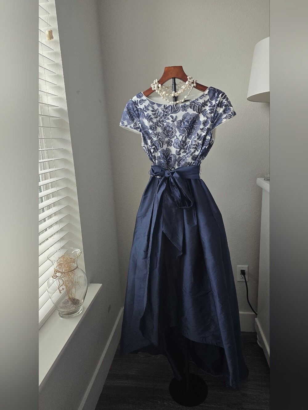 Adrianna Papell 4 Navy Lace Gown Sequin MOB